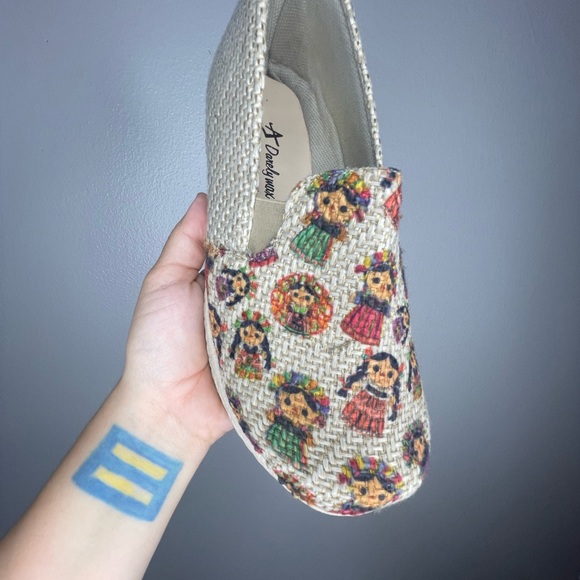 Mexican Burlap Artisian Hand Made Little Dolls Slip On Shoes Size 7.5 - Picture 6 of 7